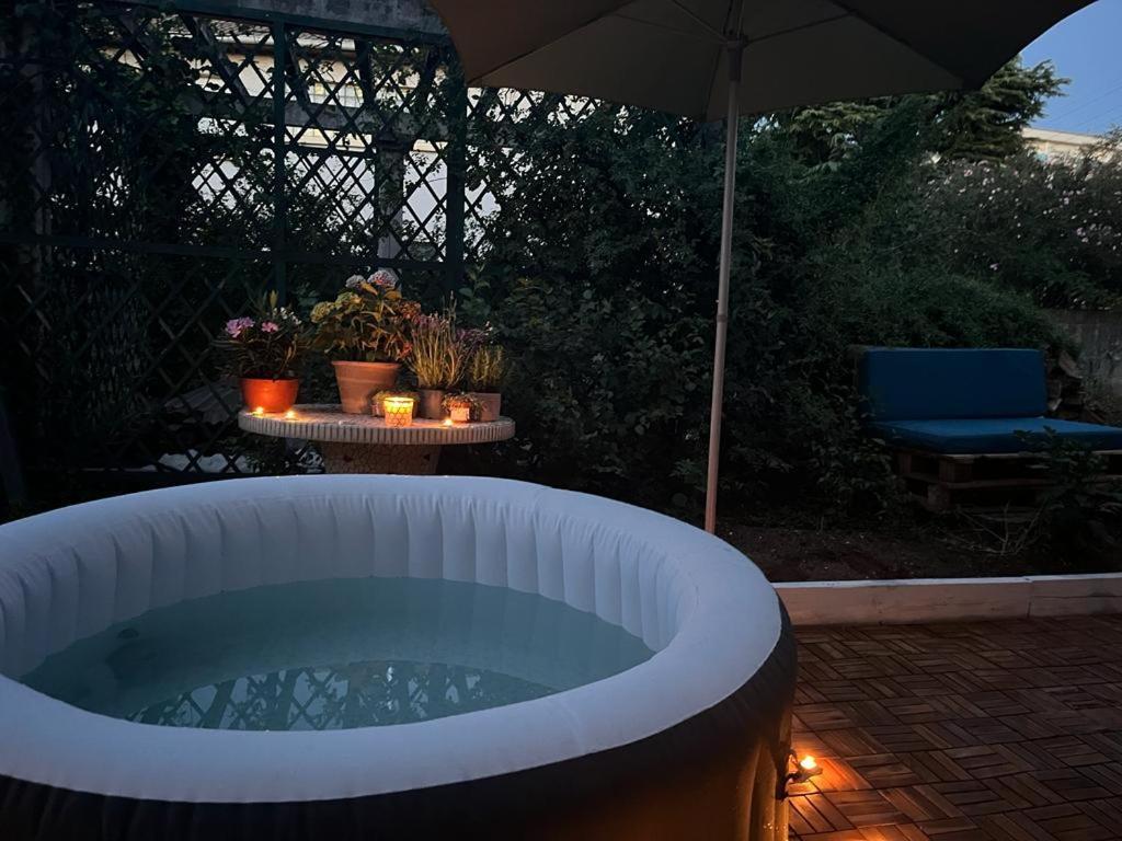 Superbe Appartement Avec Jacuzzi Avec Jardin Prive Lyon Buitenkant foto